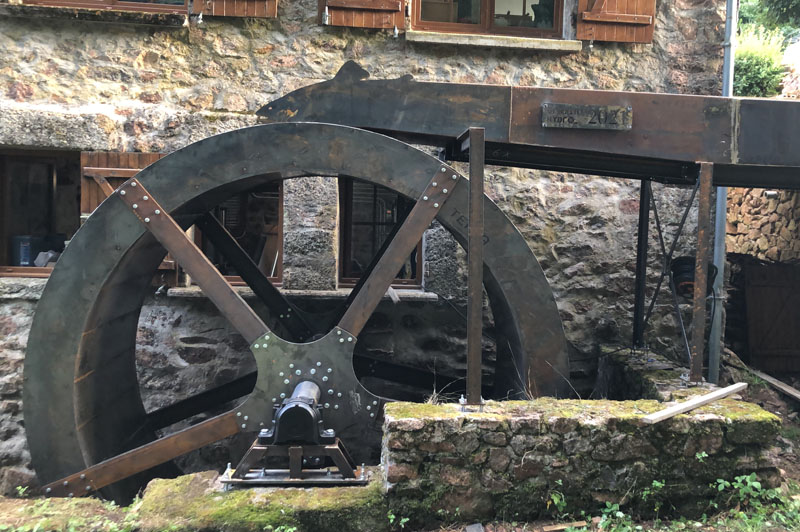 Generating elektricity with a waterwheel